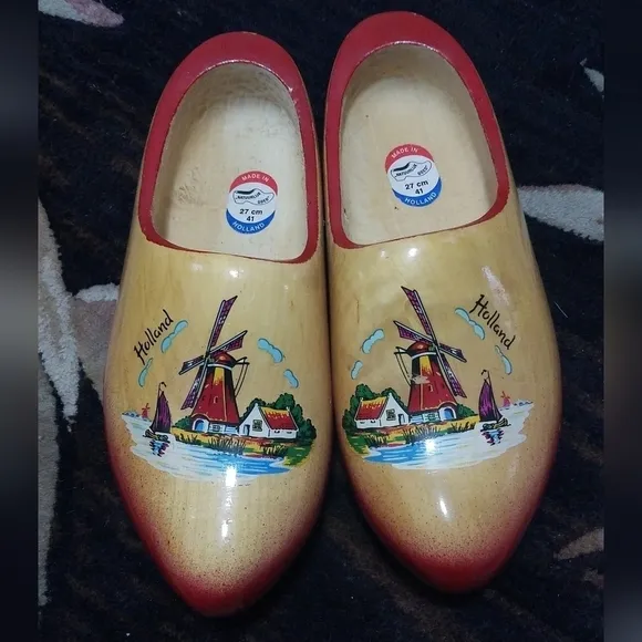 Handmade Seaside Scene Wooden Shoes frm Netherlands sz 41cm or 10.5 to 11 in US.