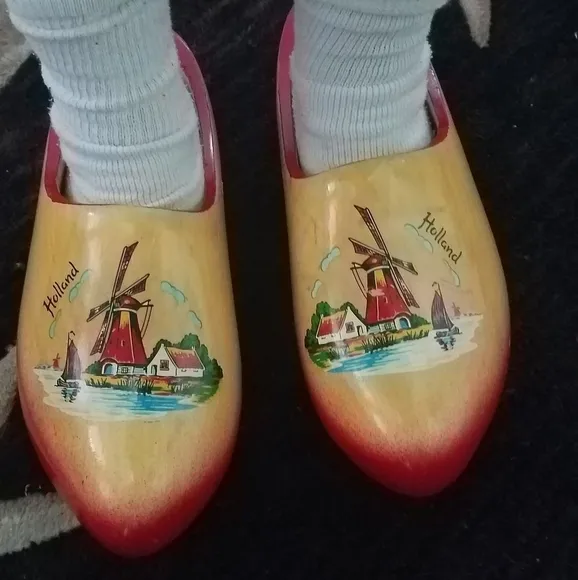 Handmade Seaside Scene Wooden Shoes frm Netherlands sz 41cm or 10.5 to 11 in US.