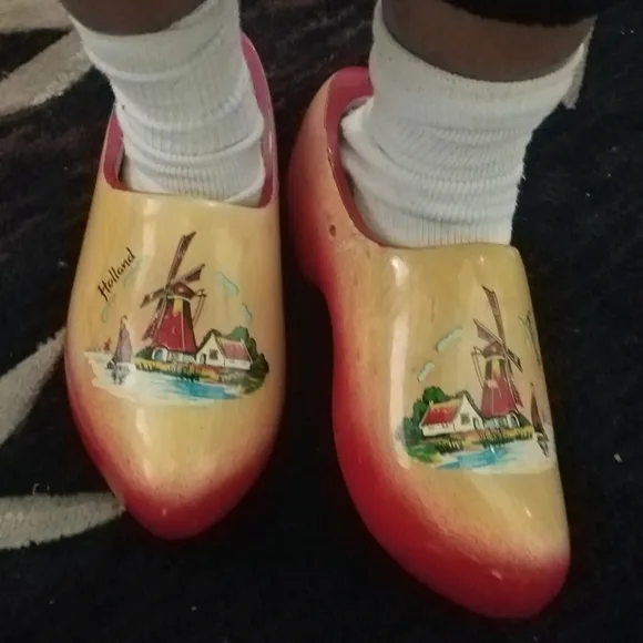 Handmade Seaside Scene Wooden Shoes frm Netherlands sz 41cm or 10.5 to 11 in US.