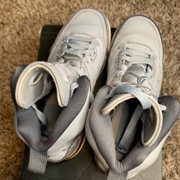 Hardly worn,great condition.Creased a bit.