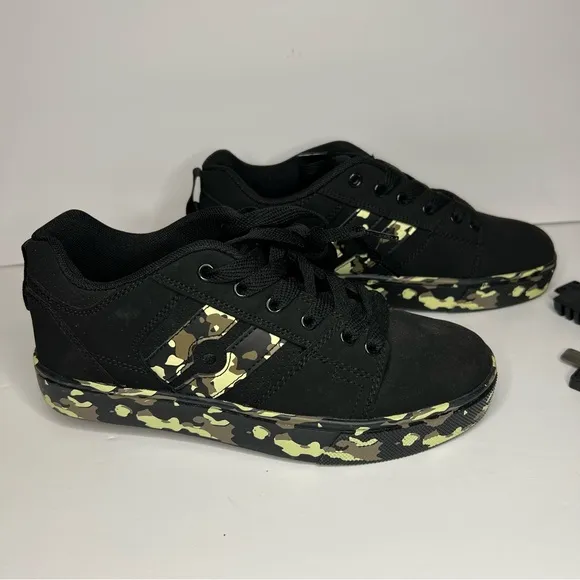 Heelys Black Camo Sneaker Heeled shoes Youth Boys 6