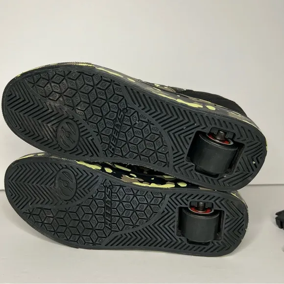 Heelys Black Camo Sneaker Heeled shoes Youth Boys 6