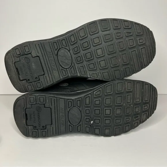 Heelys Black Sneaker Wheeled Shoes Youth Boys size 5