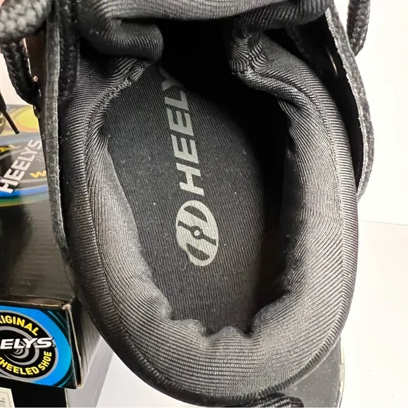 Heelys Black Sneaker Wheeled Shoes Youth Boys size 5