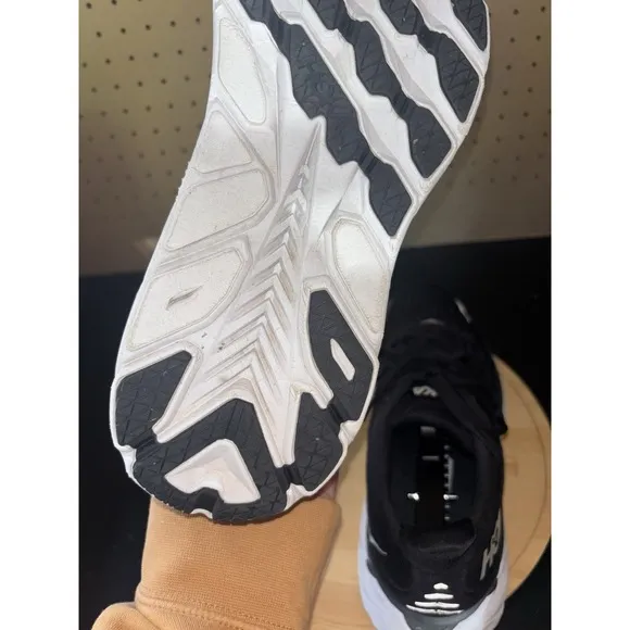 Hoka One One Clifton 8 Men Sz 9.5 D Wide Sneaker Shoe Black White 1121374 *