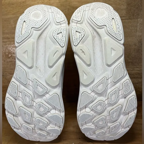 Hoka One One Clifton 9 REFLECTIVE Womens Size 9.5 Running Shoes Sneakers White