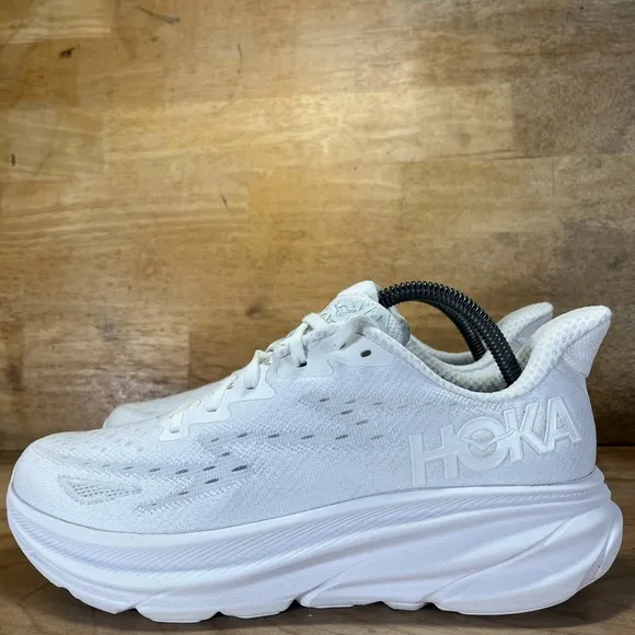 Hoka One One Clifton 9 REFLECTIVE Womens Size 9.5 Running Shoes Sneakers White