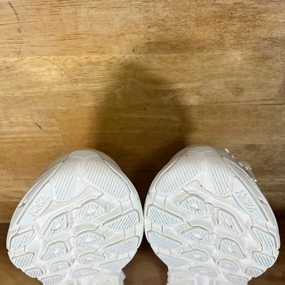 Hoka One One Clifton 9 REFLECTIVE Womens Size 9.5 Running Shoes Sneakers White