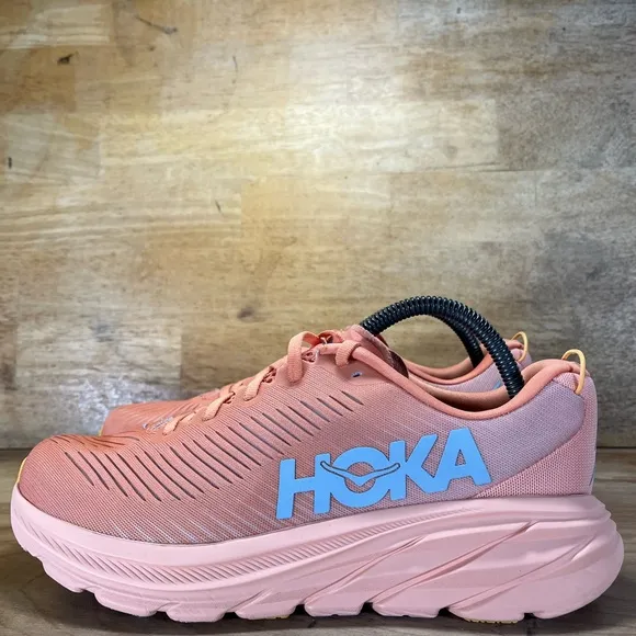 Hoka One One Rincon 3 Womens Sz 9 Wide Running Shoes Sneakers Shell Coral Peach