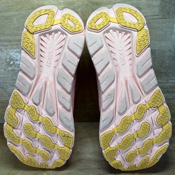 Hoka One One Rincon 3 Womens Sz 9 Wide Running Shoes Sneakers Shell Coral Peach