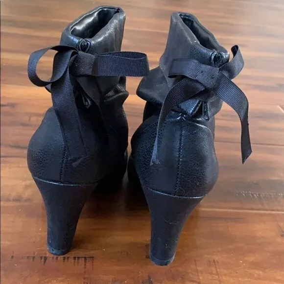𝅺HOT Kiss Dignity Ankle Bootie Boots Shoes