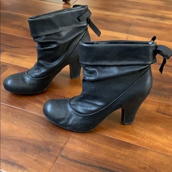 𝅺HOT Kiss Dignity Ankle Bootie Boots Shoes
