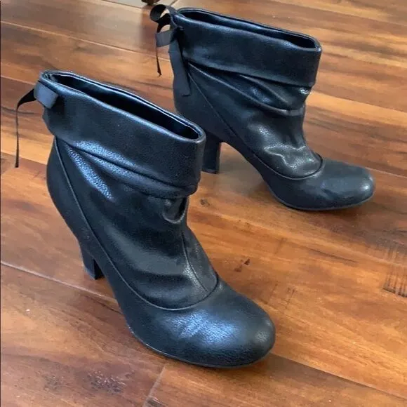 𝅺HOT Kiss Dignity Ankle Bootie Boots Shoes