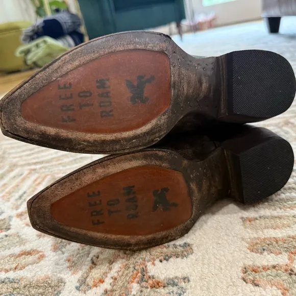 Idyllwind Brown Leather Boots with Teal Embroidery Size 8