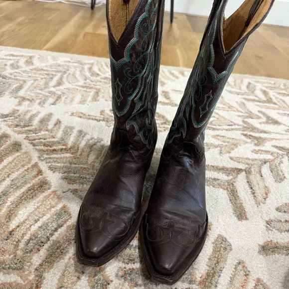 Idyllwind Brown Leather Boots with Teal Embroidery Size 8