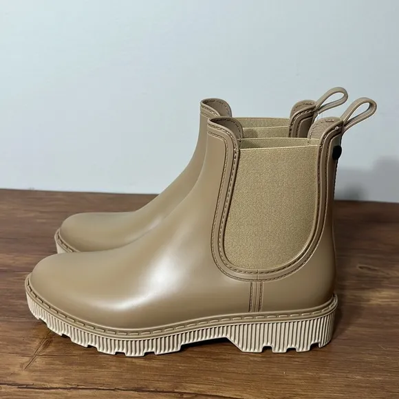 Igor Round Toe Plain Beige Block Heels PVC Clothing Women’s Rain Boots sz 8 new