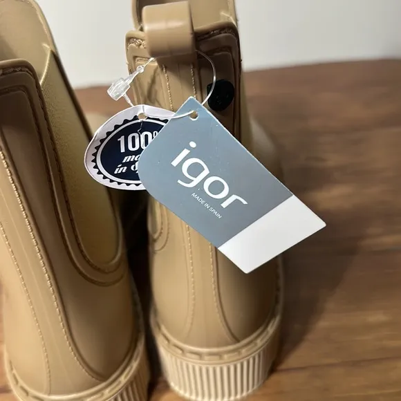 Igor Round Toe Plain Beige Block Heels PVC Clothing Women’s Rain Boots sz 8 new
