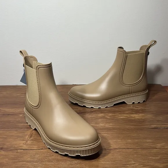 Igor Round Toe Plain Beige Block Heels PVC Clothing Women’s Rain Boots sz 8 new