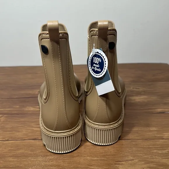 Igor Round Toe Plain Beige Block Heels PVC Clothing Women’s Rain Boots sz 8 new