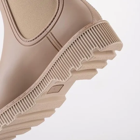 Igor Round Toe Plain Beige Block Heels PVC Clothing Women’s Rain Boots sz 8 new