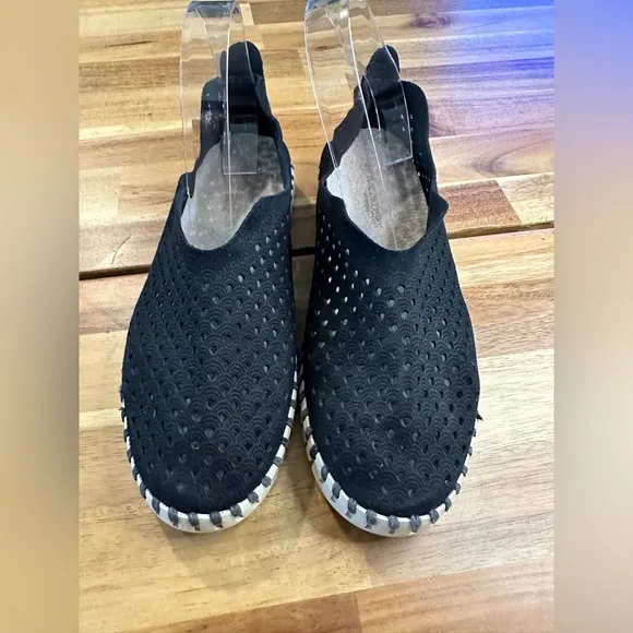 IISE JACOBSEN Black Slip on Sneaker Shoes| Size 9 US/39EU