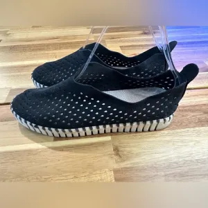 IISE JACOBSEN Black Slip on Sneaker Shoes| Size 9 US/39EU