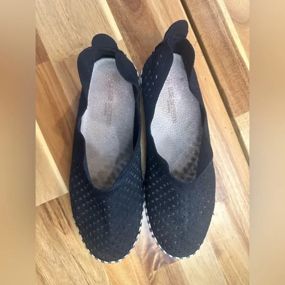 IISE JACOBSEN Black Slip on Sneaker Shoes| Size 9 US/39EU