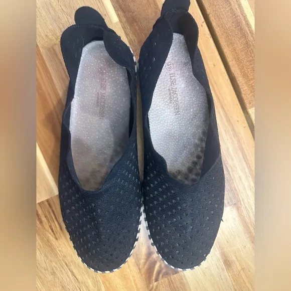IISE JACOBSEN Black Slip on Sneaker Shoes| Size 9 US/39EU