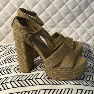Jeffrey Campbell Yawl Elegant Beige Platform Sandals