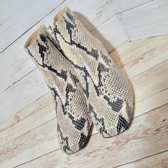 Joan Olaff Snake Print Leather Ankle Boots US Woman's 6