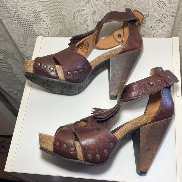 John Fluevog leather platform sandals heels shoes, studded fringe, 6.5