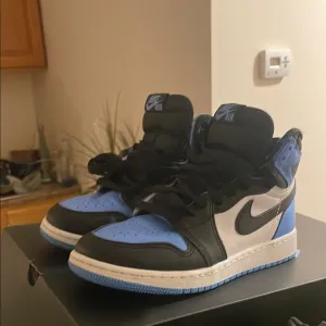 Jordan 1 Retro OG High UNC Toe - size 3.5Y
