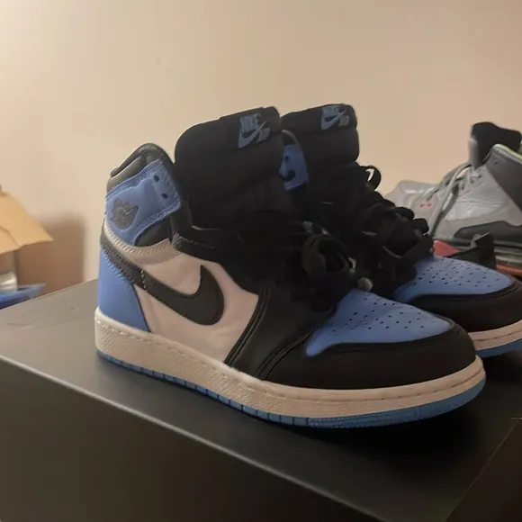 Jordan 1 Retro OG High UNC Toe - size 3.5Y