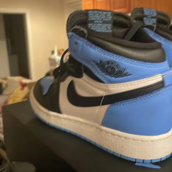Jordan 1 Retro OG High UNC Toe - size 3.5Y