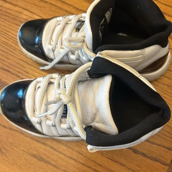 Jordan 11 high top black