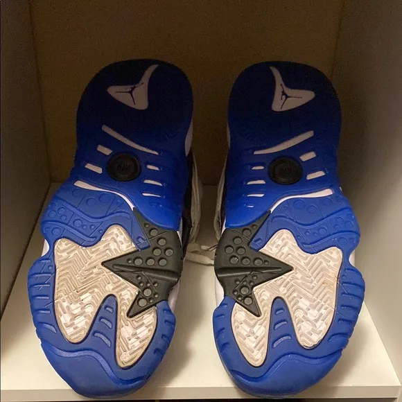 Jordan jumpman two trey grade school