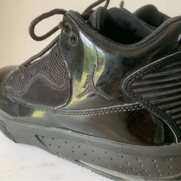Jordan Max Aura 2 Men's AthleticSneakers Air Jordan Black on Black 8.5