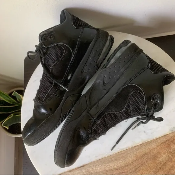 Jordan Max Aura 2 Men's AthleticSneakers Air Jordan Black on Black 8.5
