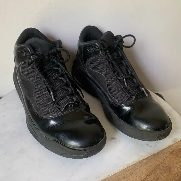 Jordan Max Aura 2 Men's AthleticSneakers Air Jordan Black on Black 8.5