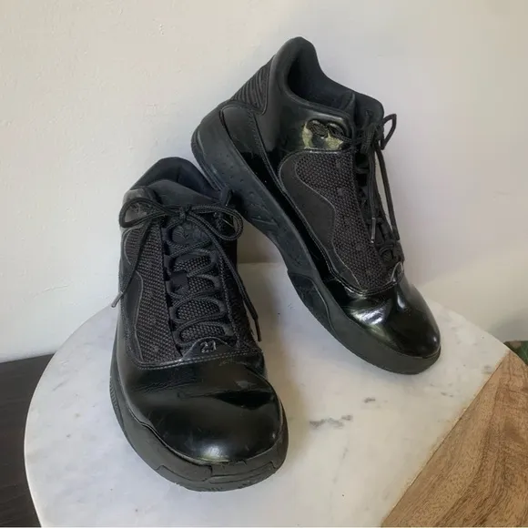 Jordan Max Aura 2 Men's AthleticSneakers Air Jordan Black on Black 8.5