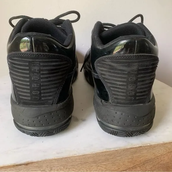 Jordan Max Aura 2 Men's AthleticSneakers Air Jordan Black on Black 8.5