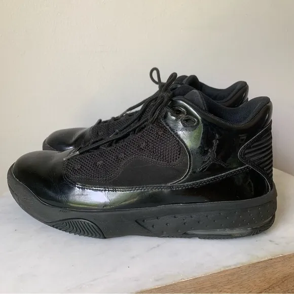 Jordan Max Aura 2 Men's AthleticSneakers Air Jordan Black on Black 8.5