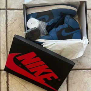 Jordan Retro 1 OG “Marina Blue” High-Top Sneakers