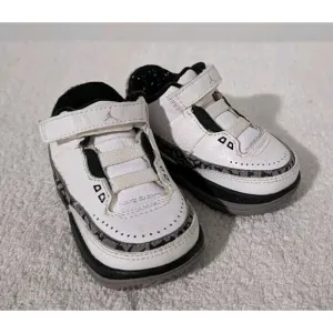Jordan Shoes 2.5 Team 5/8ths Toddler Sz 3C White