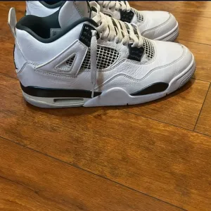 Jordan White and green Sneakers with Air Cushioning