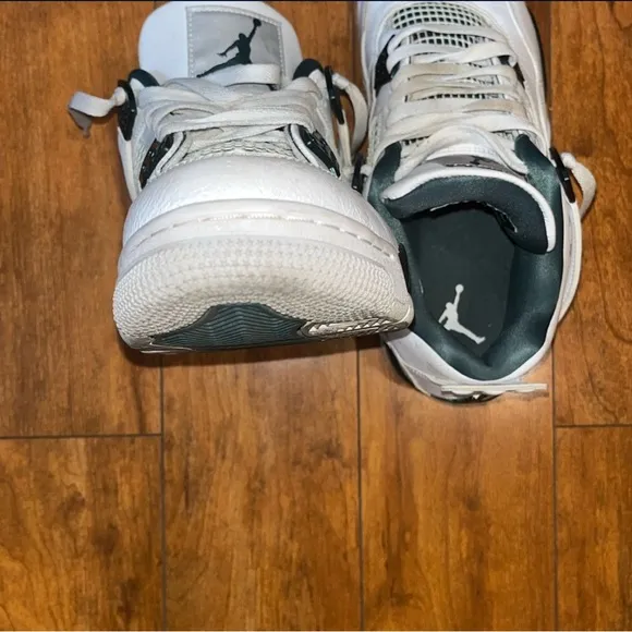 Jordan White and green Sneakers with Air Cushioning