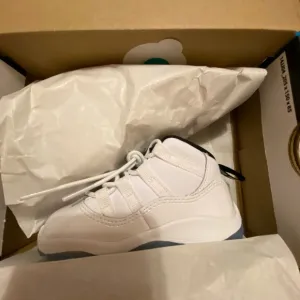 Jordan White High-Top Sneakers Classic Design