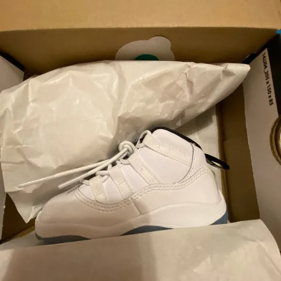Jordan White High-Top Sneakers Classic Design