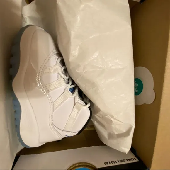 Jordan White High-Top Sneakers Classic Design