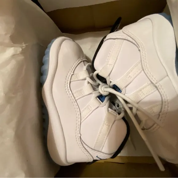 Jordan White High-Top Sneakers Classic Design